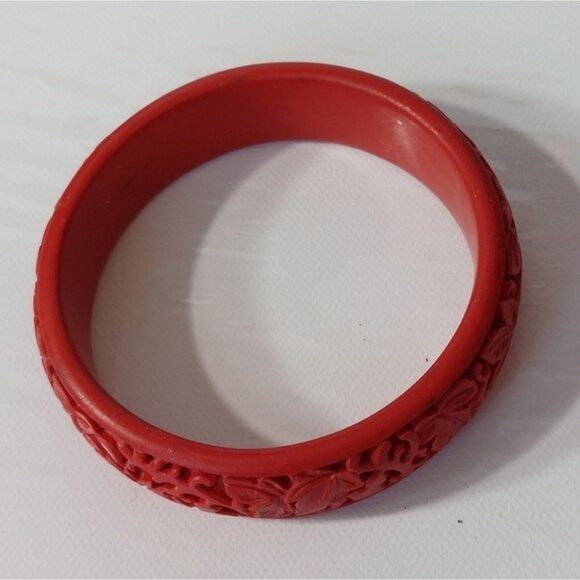 Heavily Carved Cinnabar? Resin Western Floral Motif Red Bangle Bracelet - Picture 4 of 7